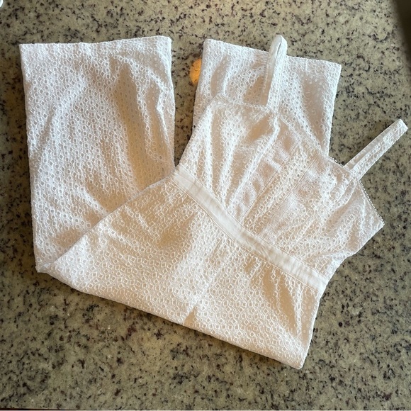 Banana Republic Pants - Women’s 100% cotton BR White Eyelet romper